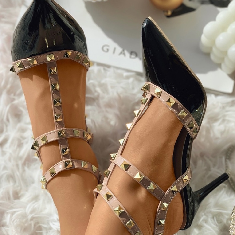 ❤️Studded stilettos ♥️